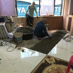 シーロムATAMAサロンの床の貼り付け工事