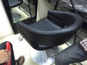 バンコクATAMAヘアサロンで使用するセット椅子